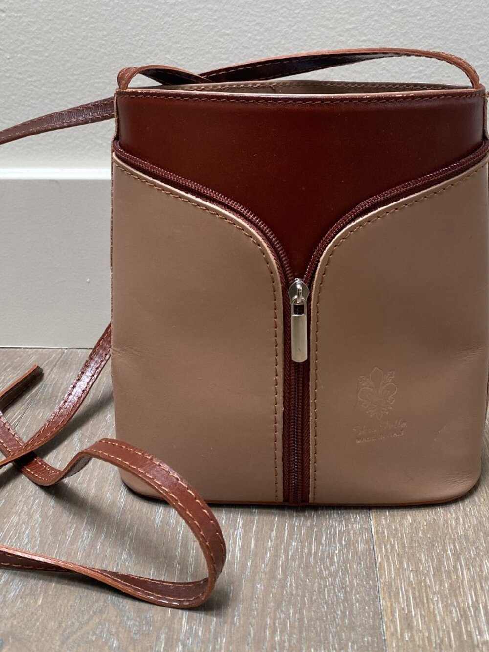 NEW Vera Pelle Leather Crossbody Bag Brown + Tan Front Zip Detail Made in Italy!